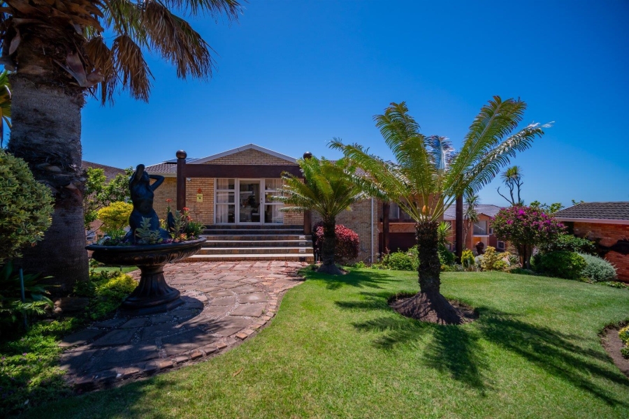 5 Bedroom Property for Sale in Wavecrest Eastern Cape